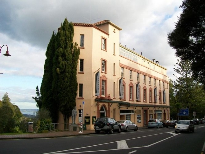 auckland-sky-tower - custom auckland tours